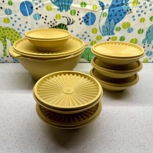 VINTAGE TUPPERWARE HARVEST GOLD SALAD BOWL SET 6 BOWLS & SERVING BOWL